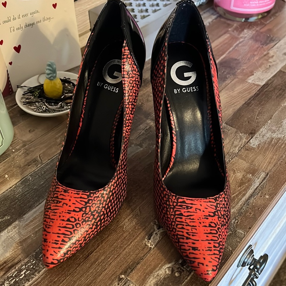 Womens guess size 8M , black/orange pattern stiletto heels worn once.